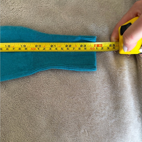 Uniqlo WoMen's Vibrant Blue Crewneck Sweater - Picture 6 of 9